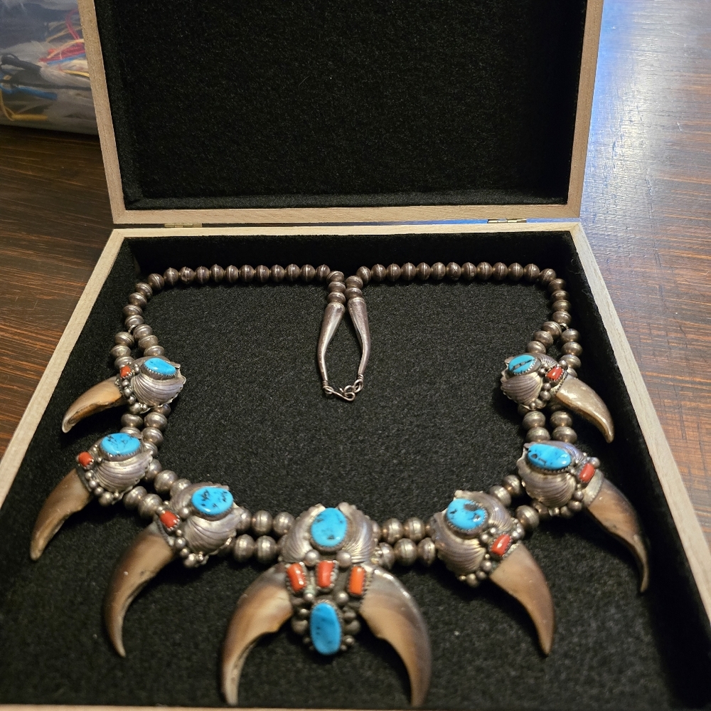 Vintage Native American Bear Claw Necklace Signed by ES (Elaine Sam)
